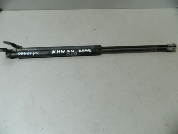 Амортизатор багажника TOYOTA PRIUS NHW20 (Кoнтрактный) 81528942