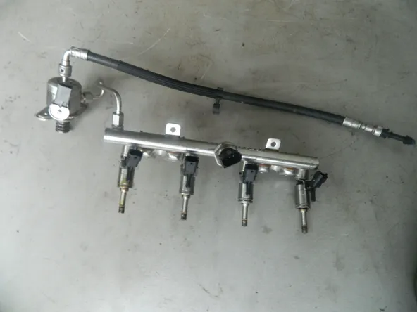 Рампа топливная с форсунками BMW 1-SERIES F20 (Контрактный) 3581500030