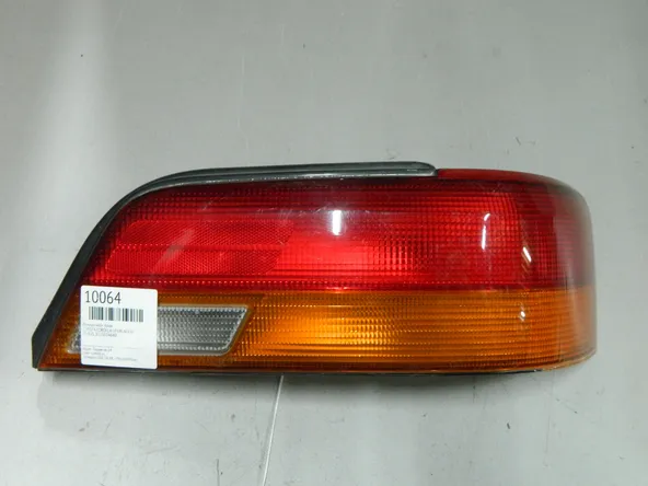 Фонарь TOYOTA COROLLA LEVIN AE111 Зад Прав 12425 (Контрактный) 03344380