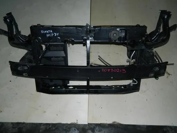 Рамка радиатора TOYOTA Sienta NCP81 1NZ (Контрактный)