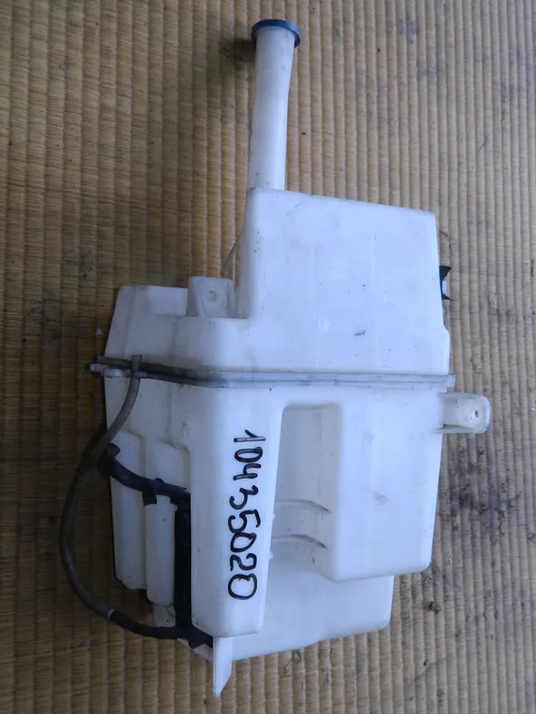 Бачок омывателя TOYOTA AVENSIS AZT251 (Контрактный) 104350201