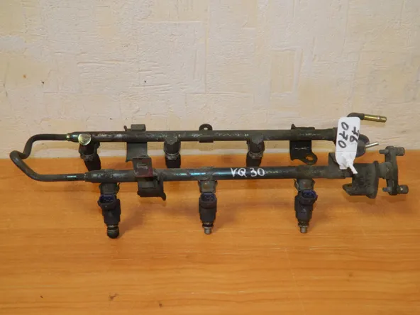 Рампа топливная с форсунками NISSAN MAXIMA A33 VQ30 (Б/У) 76070