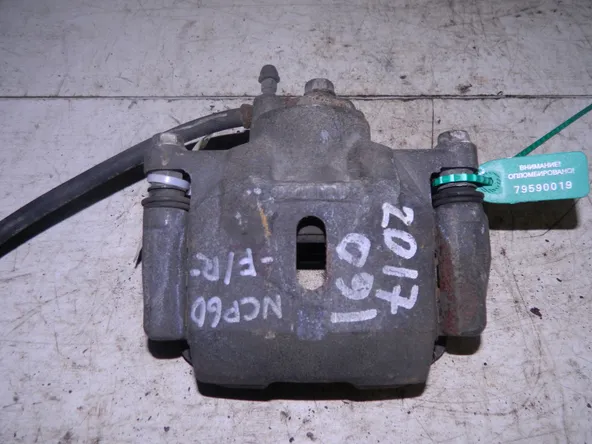 Суппорт TOYOTA IST NCP60 Перед Прав (Контрактный) 79590019