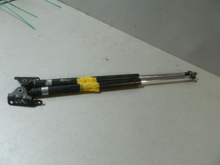 Амортизатор багажника MITSUBISHI DINGO CQ2A (Контрактный) 81528811