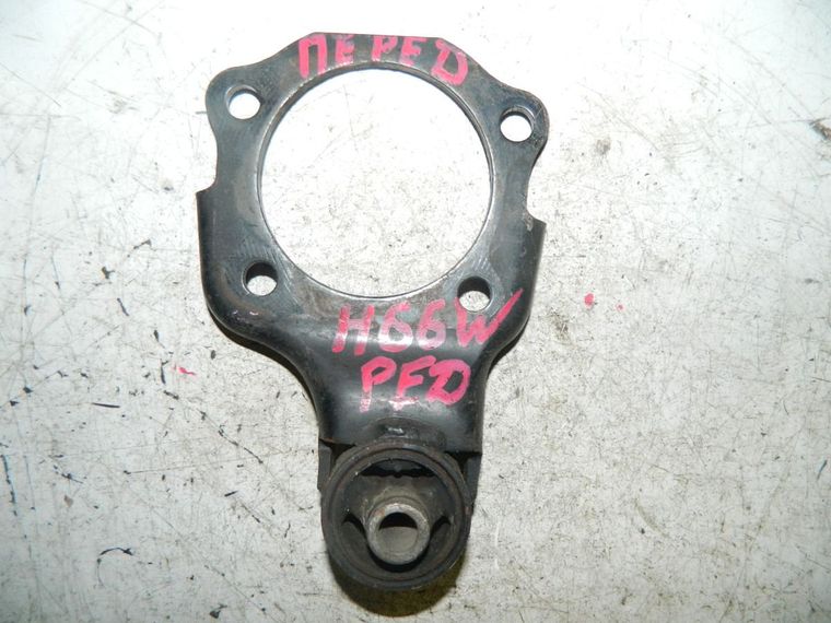 Подушка редуктора MITSUBISHI MR319784 K1 MITSUBISHI PAJERO H66W 4G93 Прав (Контрактный)