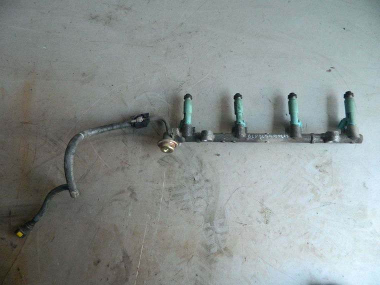 Рампа топливная с форсунками TOYOTA CAMRY ACV30 2AZFE (Контрактный) 3779100035