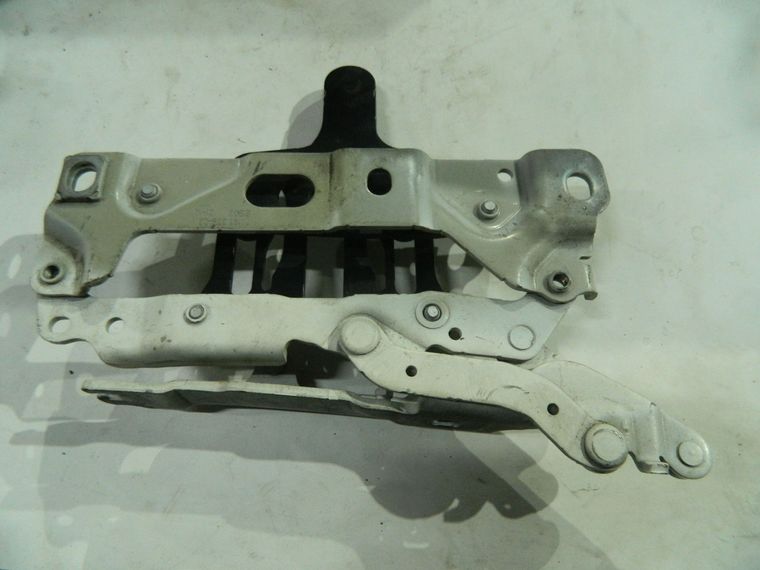 Петля капота BMW 5-SERIES F10 Прав (Контрактный) 24493607