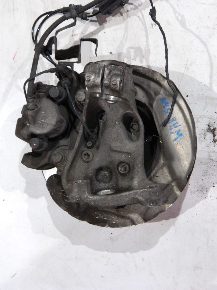 Ступица BMW 1-Series F20 Перед Лев (Контрактный) 35815301