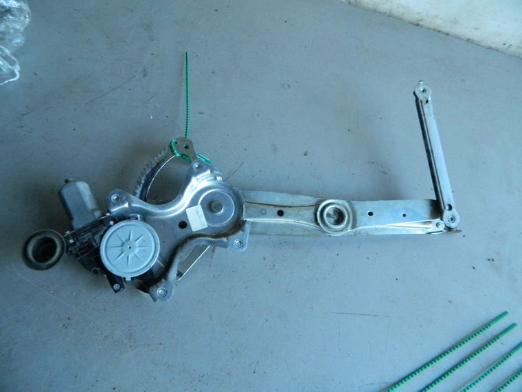 Стеклоподъемник TOYOTA COROLLA E150 Перед Прав (Б/У) 81530964