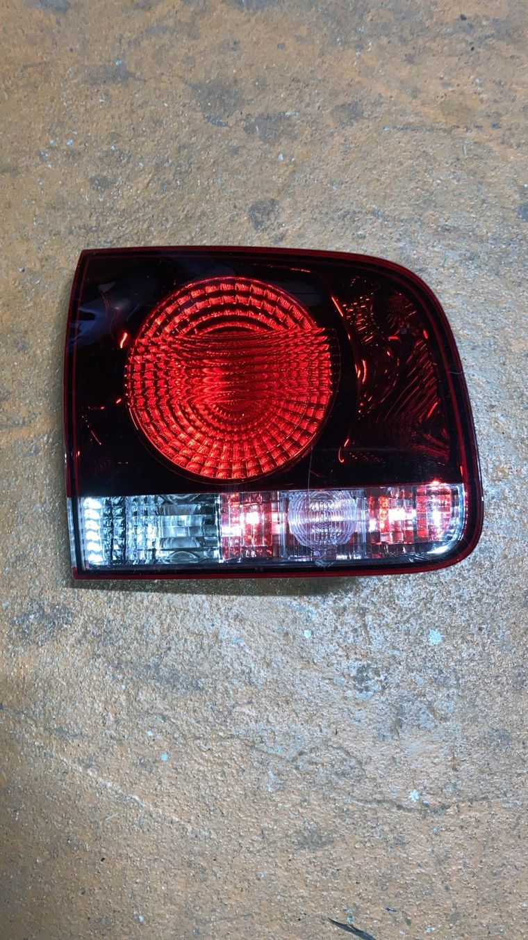 Фонарь в крышку багажника VOLKSWAGEN TOUAREG 7L7 Зад Лев (Контрактный) 2777400073