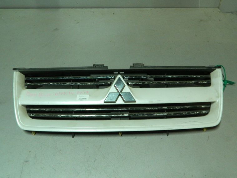 Решетка радиатора MITSUBISHI DION CR9W (Контрактный) 81540809