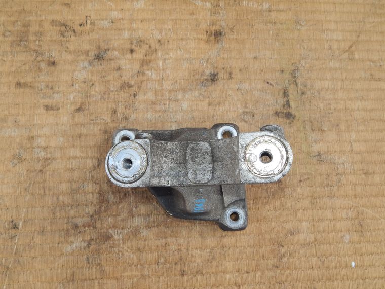 Кронштейн опоры двигателя HONDA CR-V RE4 K24A (Контрактный) 37966804