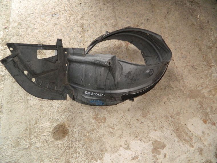 Подкрылок TOYOTA AVENSIS AZT250 Перед Лев (Контрактный) 1081130125