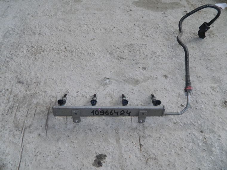 Рампа топливная с форсунками MITSUBISHI OUTLANDER CW5W 4B12 (Контрактный) 10966424