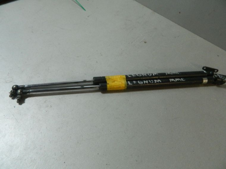 Амортизатор багажника MITSUBISHI LEGNUM EC5W (Контрактный) 81528812