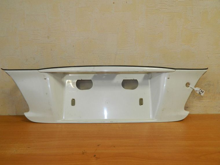 Накладка крышки багажника NISSAN CEFIRO A33 (Б/У) 76043