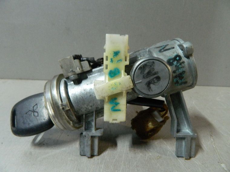 Замок зажигания MITSUBISHI CHARIOT N84W (Контрактный) 81528810
