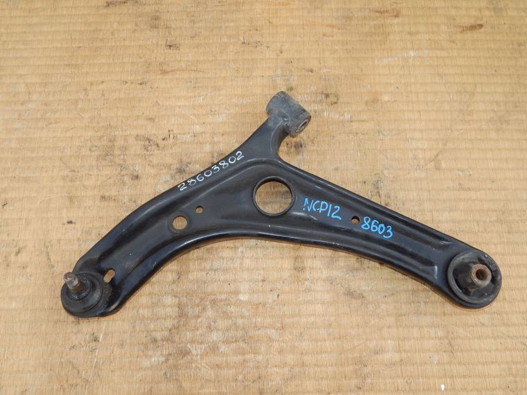Рычаг подвески TOYOTA PLATZ NCP12 Перед Лев (Контрактный) 28603802