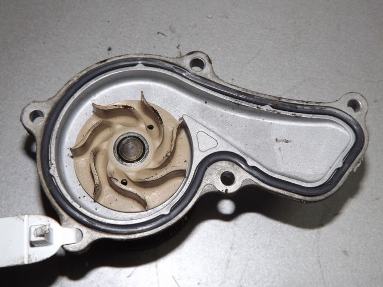 Помпа водяная HONDA R20A (Контрактный) 35023650