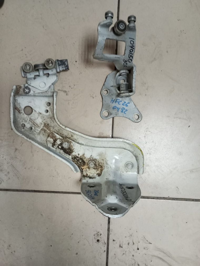 Ролик раздвижной двери NISSAN SERENA HFC26 Зад Лев (Контрактный) 1040150307