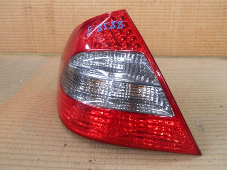Фонарь MERCEDES-BENZ E-CLASS W211 Зад Лев (Контрактный) 28588054