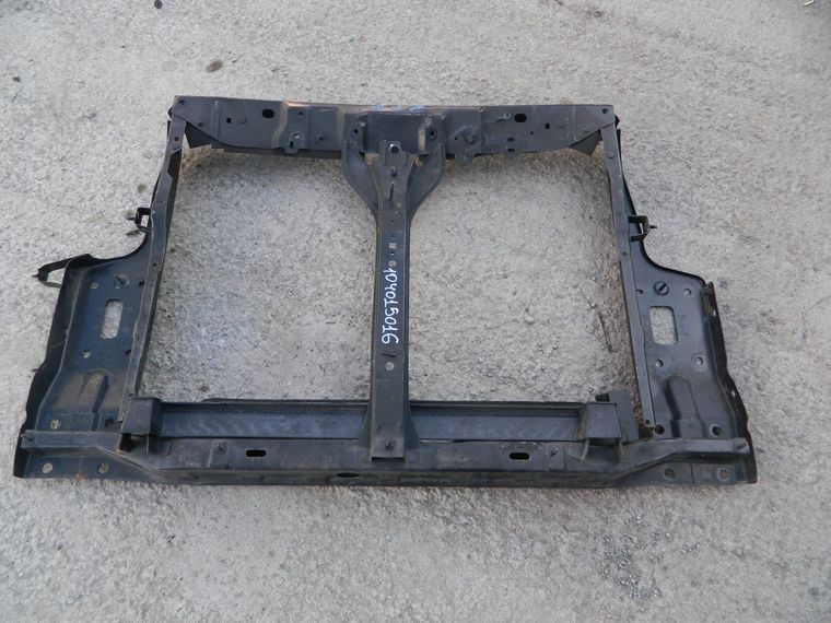 Рамка радиатора NISSAN SERENA C26 (Контрактный) 104015016