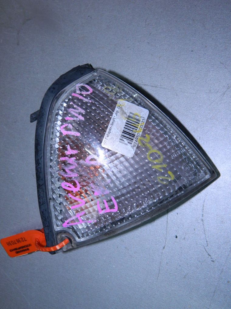 Габарит NISSAN AVENIR W10 Перед Прав (Контрактный) 72367038