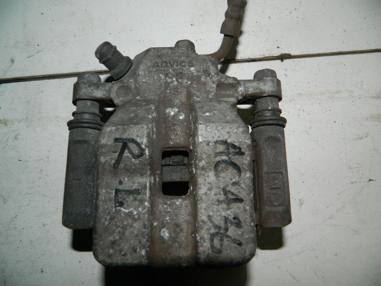Суппорт TOYOTA RAV4 ACA36 Зад Лев (Контрактный) 180296014