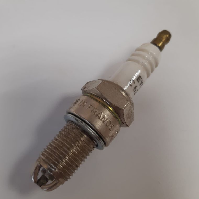 Свеча зажигания EYQUEM C62LS3X VOLKSWAGEN Passat