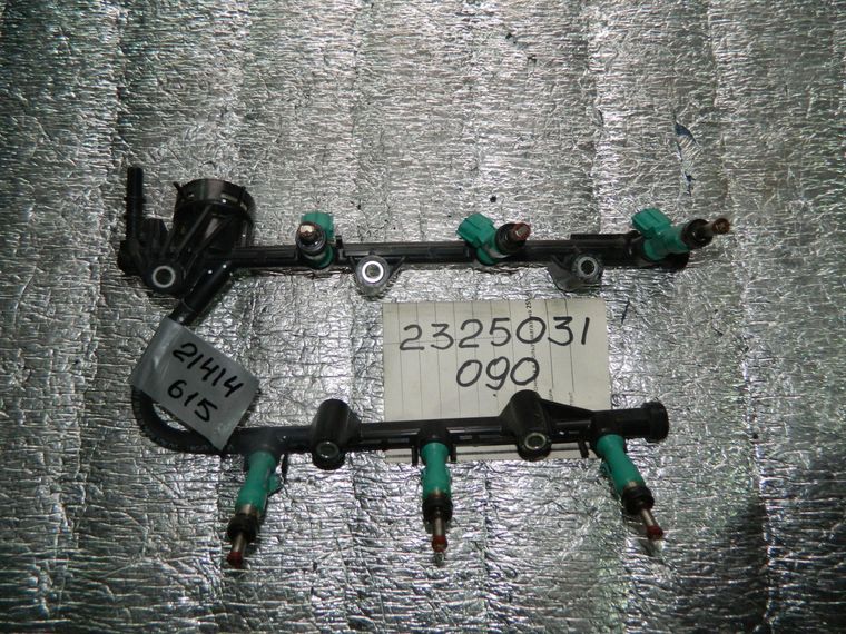 Рампа топливная с форсунками LEXUS RX350 GGL10 2GRFE (Контрактный) 21414615