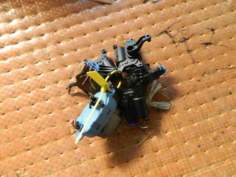 Моторчик заслонки отопителя PORSCHE CAYENNE 955 (Контрактный) 94603902