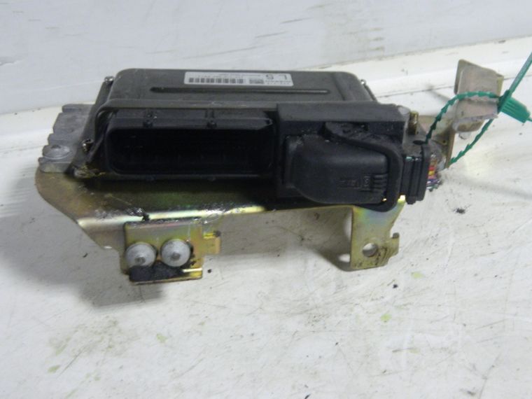 Блок управления ДВС NISSAN X-TRAIL NT30 QR20DE (Контрактный) 81546888