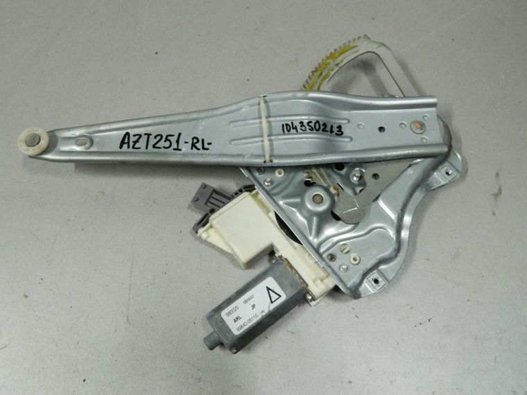 Стеклоподъемник TOYOTA AVENSIS AZT251 Зад Лев (Контрактный) 104350213