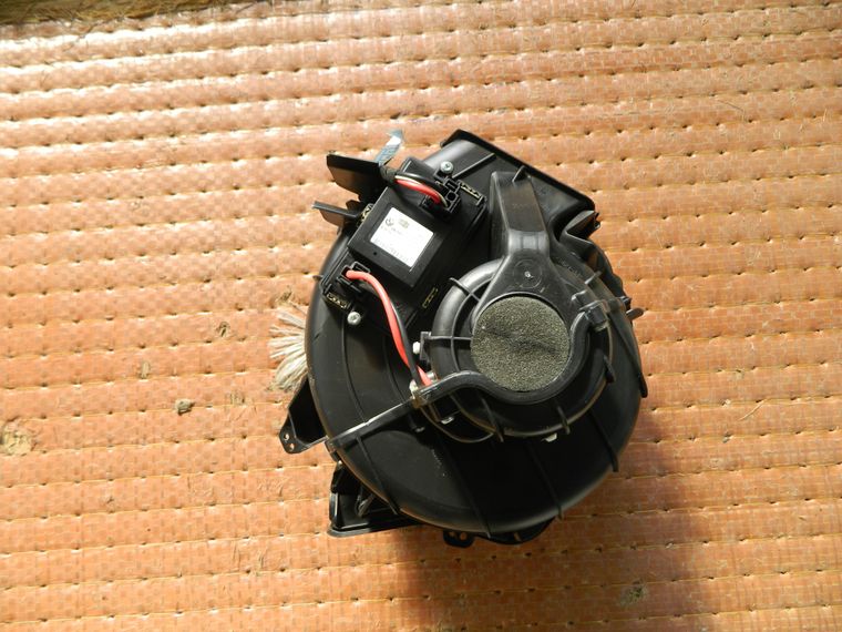 Моторчик печки BMW 5-SERIES F10 (контрактный) 2449300002