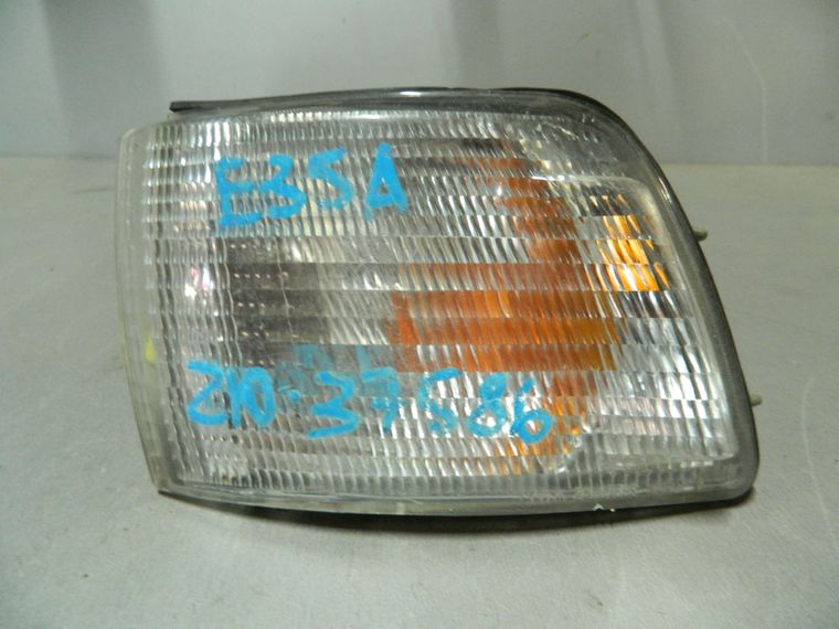 Габарит MITSUBISHI GALANT E33A Перед Лев (Контрактный) 79768045