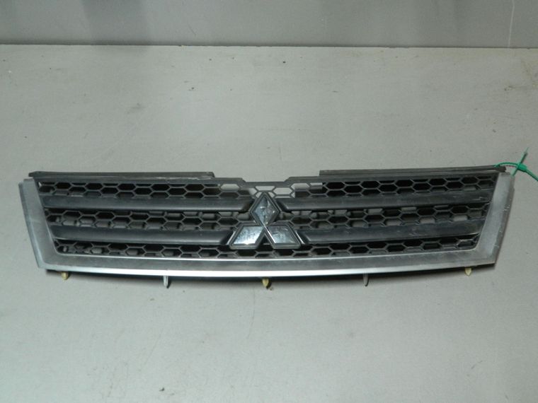 Решетка радиатора MITSUBISHI OUTLANDER CW5W (Контрактный) 81540800