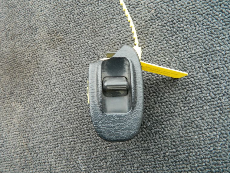 Кнопка стеклоподъемника TOYOTA CORONA ST191 Перед Лев (Контрактный) 94584066