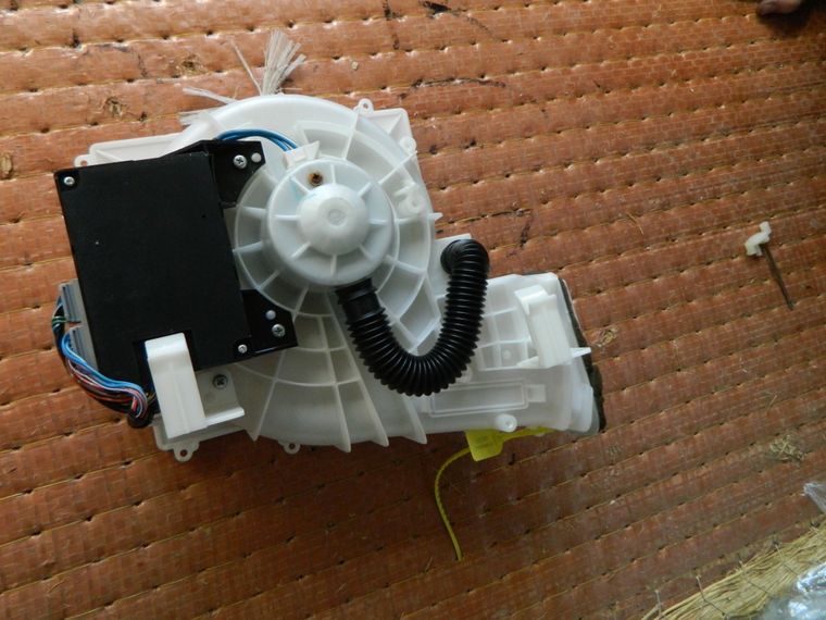 Мотор печки NISSAN PRIMERA QP12 (Контрактный) 94603929