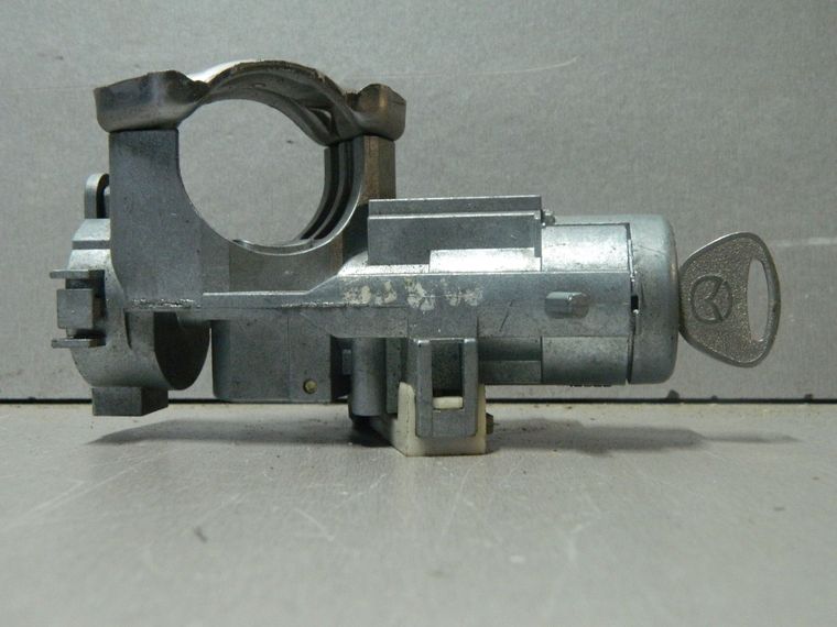 Замок зажигания MAZDA CAPELLA GF8P (Контрактный) 81528165