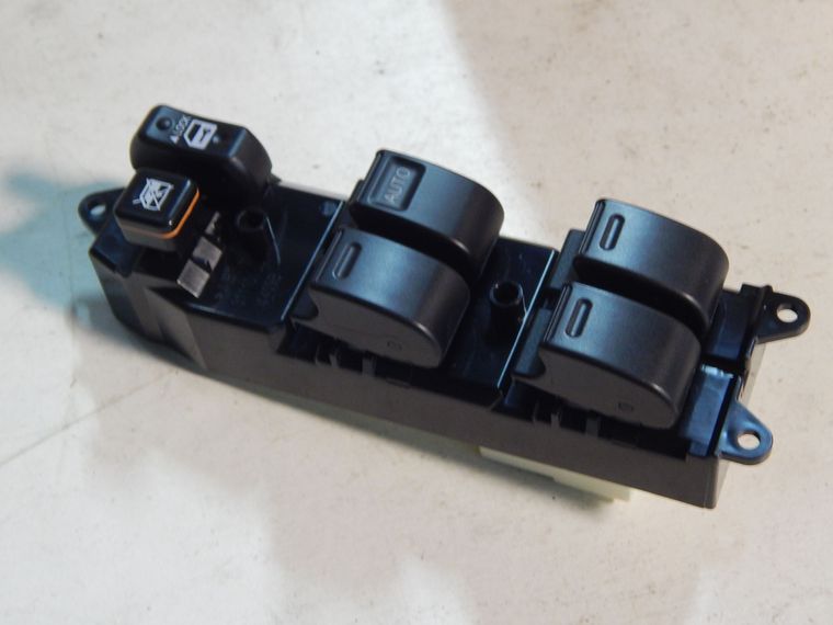 Блок управления стеклоподъемниками GENERAL PARTS 8482060080 TOYOTA HILUX