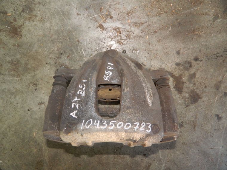 Суппорт TOYOTA  AVENSIS AZT251 Перед Лев (Контрактный) 1043500723