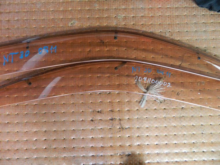 Ветровик NISSAN X-TRAIL NT31 Перед Пара (Контрактный) 2071100002