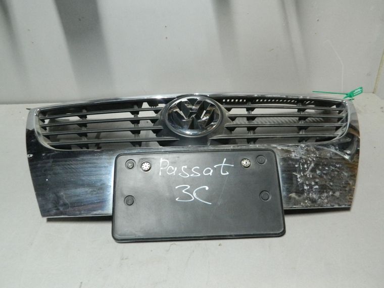 Решетка радиатора VOLKSWAGEN PASSAT B6 (Контрактный) 81540836