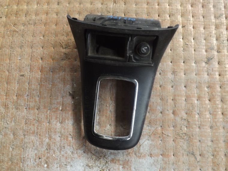 Накладка на консоль АКПП TOYOTA AVENSIS AZT250 (Контрактный) 1081130010