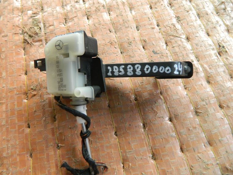Замок лючка бензобака MERCEDES-BENZ E-CLASS W211 (Контрактный) 28588000024