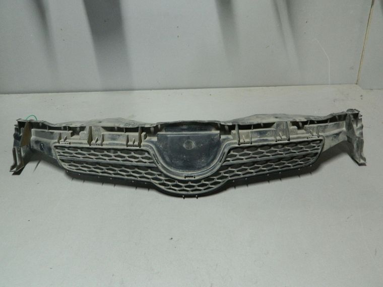 Решетка радиатора TOYOTA AURIS ZRE152 (Контрактный) 81540842