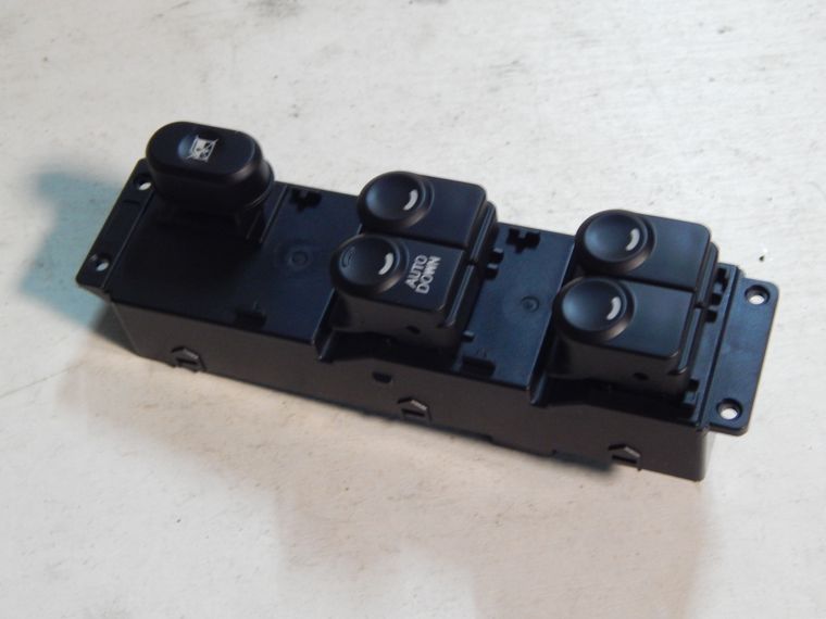 Блок управления стеклоподъемниками GENERAL PARTS 935701R101 HYUNDAI SOLARIS