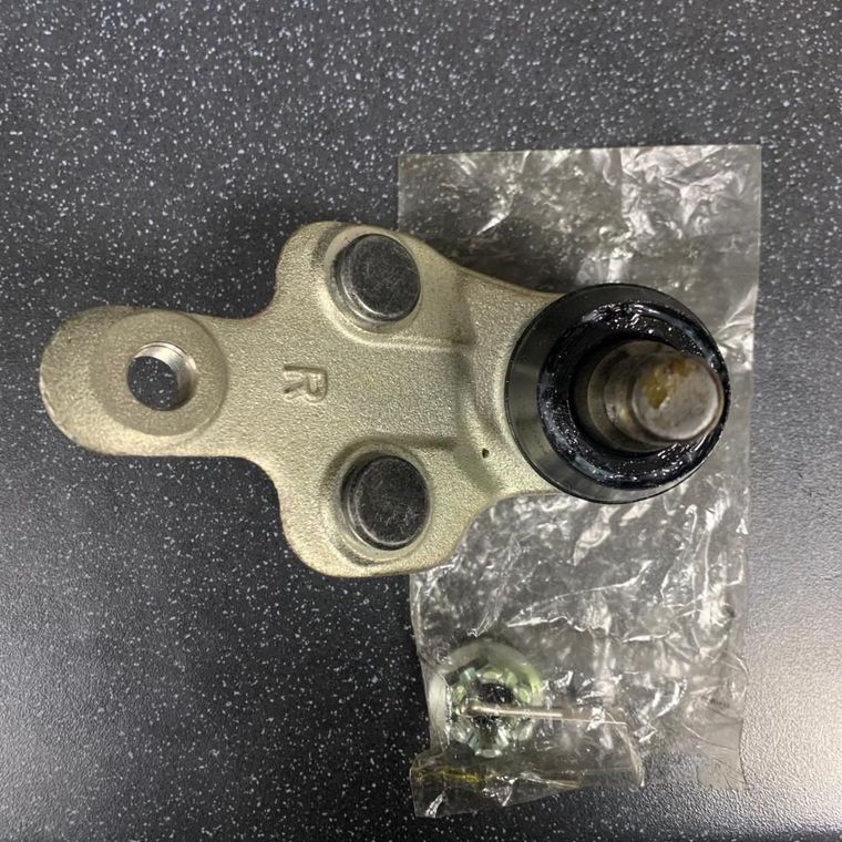Опора шаровая TOYOTA 4333029615 Перед Прав