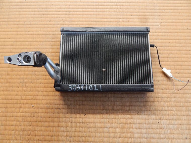 Радиатор кондиционера Nissan Skyline CS J50 (контрактный) 30351021