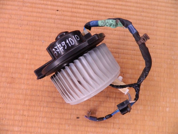 Моторчик печки Toyota Camry ACV30 ( контрактный) 37791010